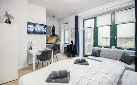 Ferienwohnung Lorenz Mit Kostenlosem Parkplatz Netflix Boxspringbett Kueche
